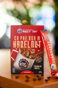 Cà phê sửa hòa tan vị Hazelnut 1 hộp 1 gói ngoài trời